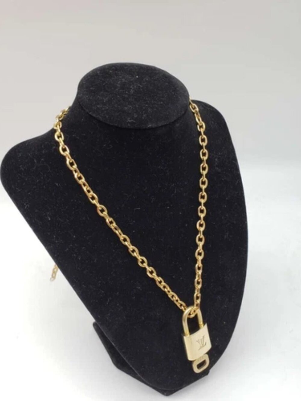 Gold-Plated Necklace with Authentic Louis Vuitton Padlock - Picture 7 of 8